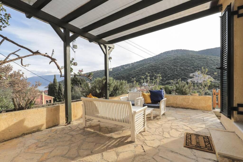 Green Leaf Cottage room 1